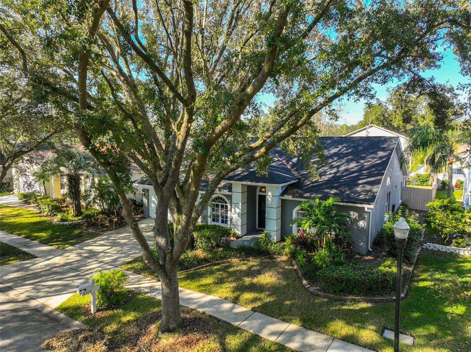 9309 HAMPSHIRE PARK DR