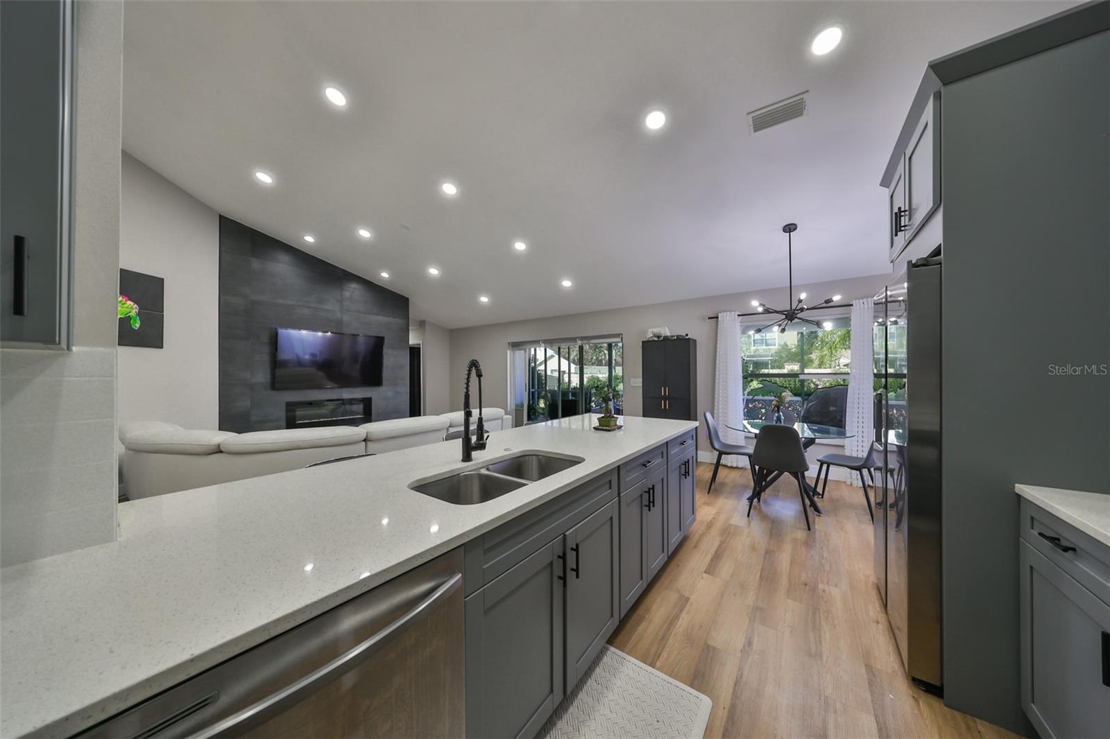 9309 HAMPSHIRE PARK DR