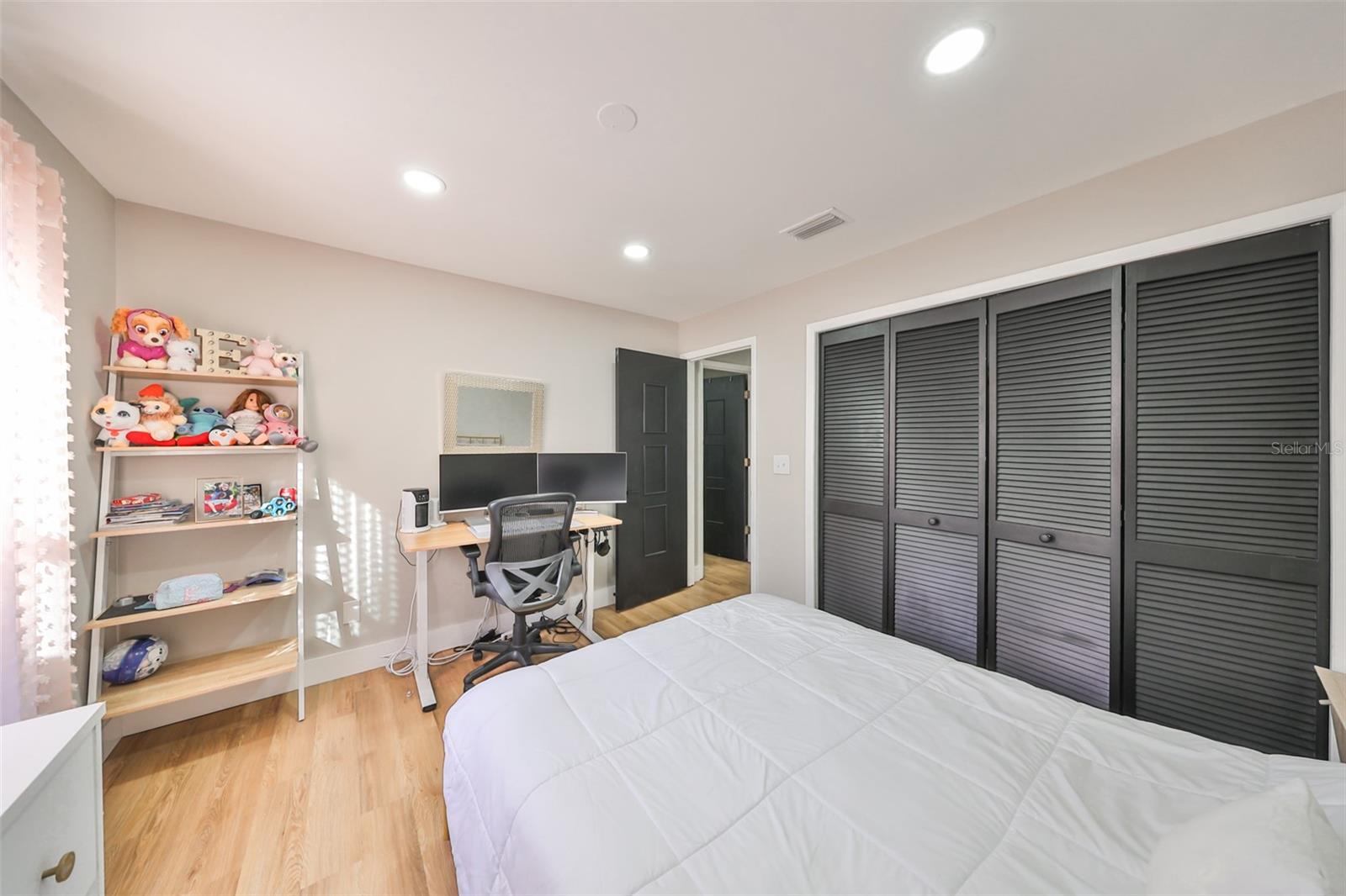 9309 HAMPSHIRE PARK DR