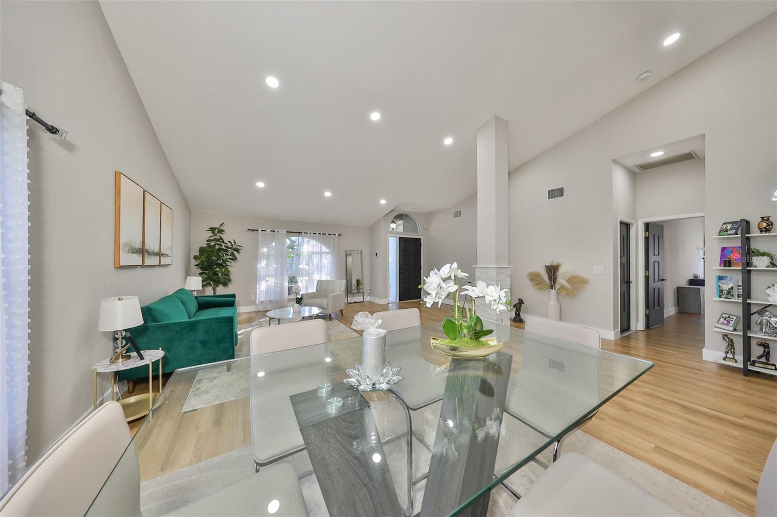 9309 HAMPSHIRE PARK DR