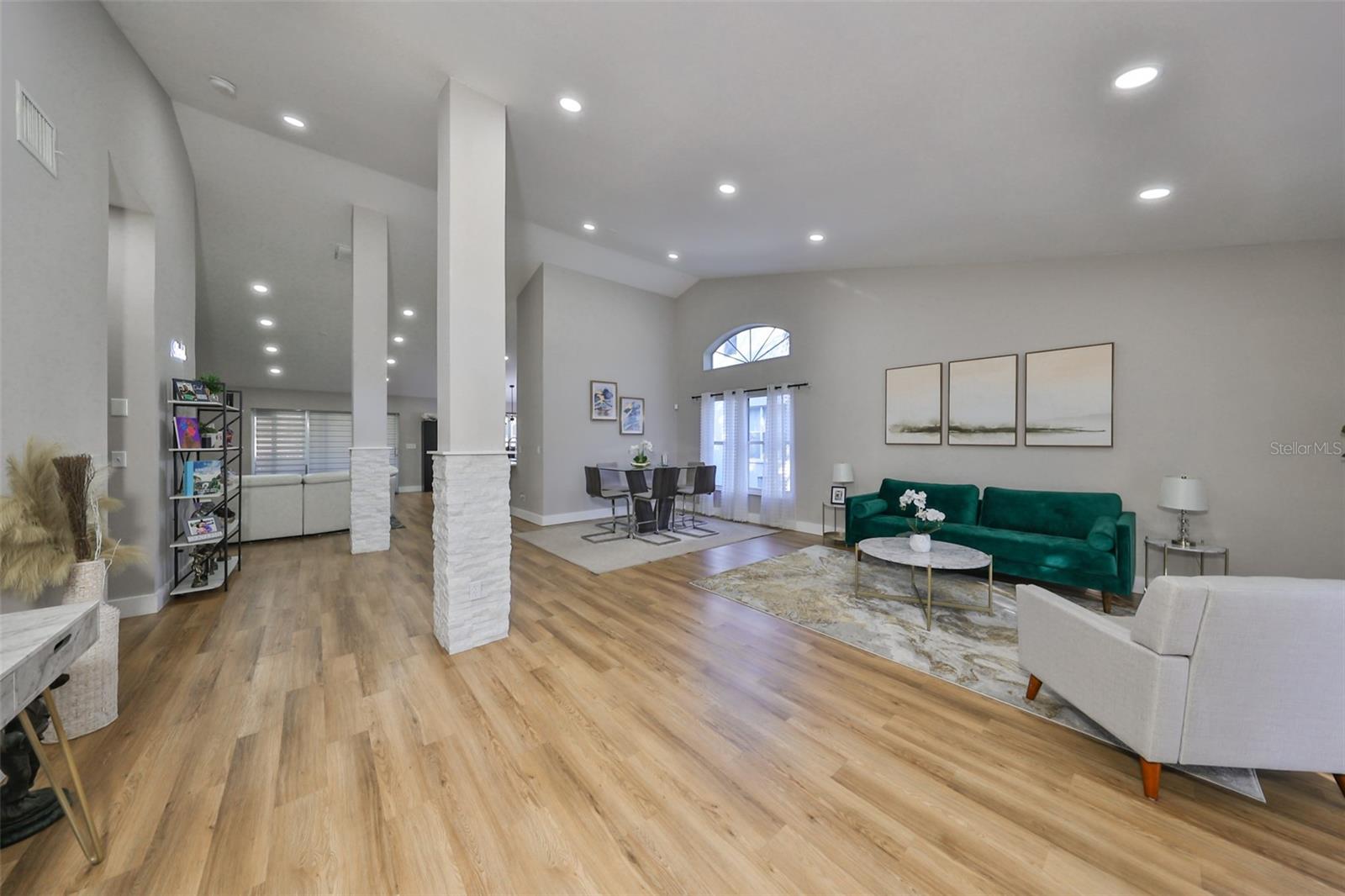 9309 HAMPSHIRE PARK DR