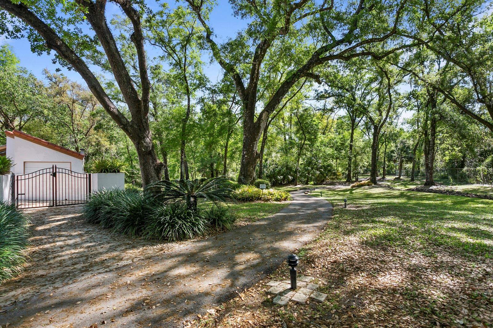 11407 ROBLES DEL RIO PL