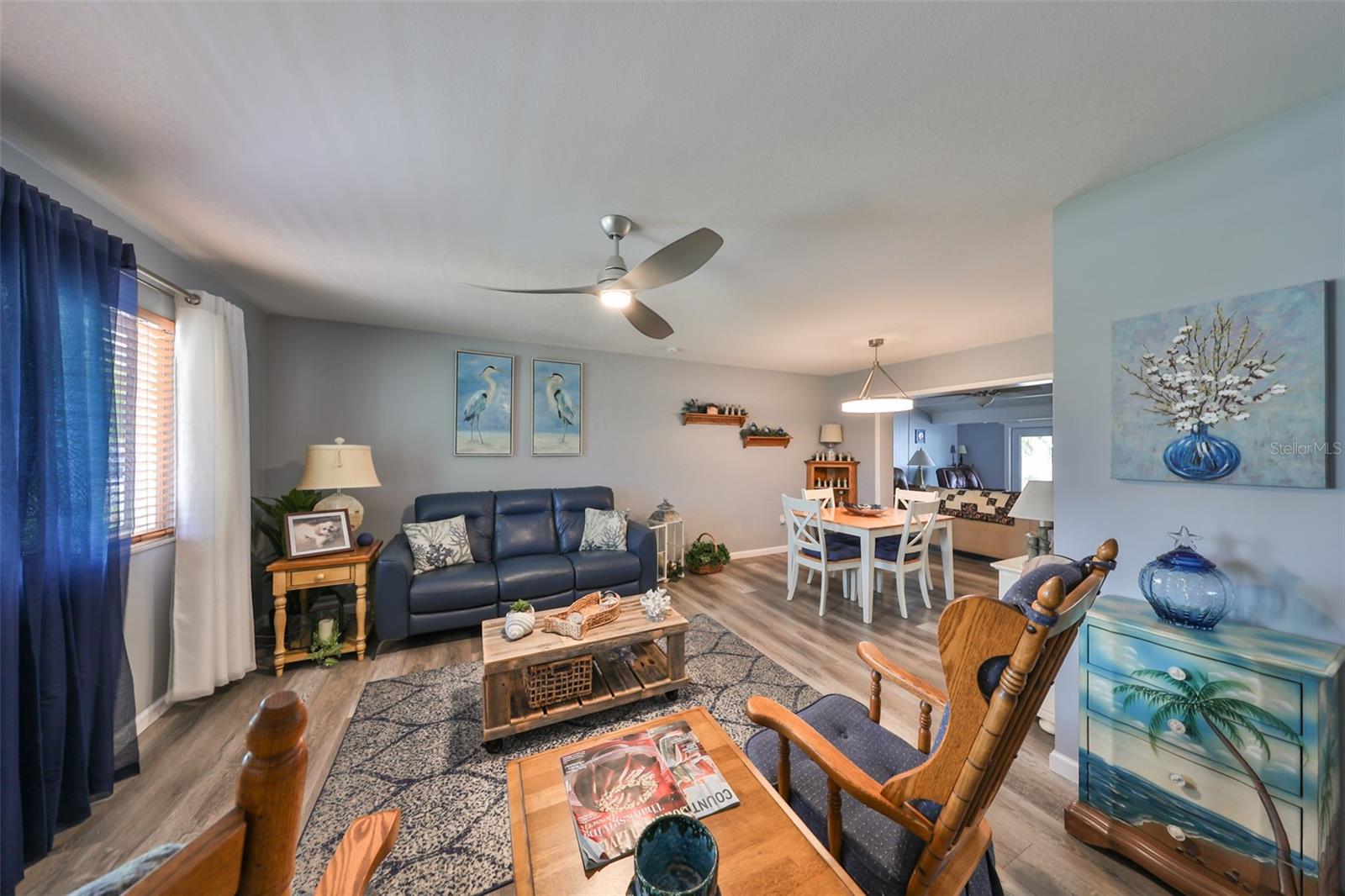 701 DESERT HILLS WAY