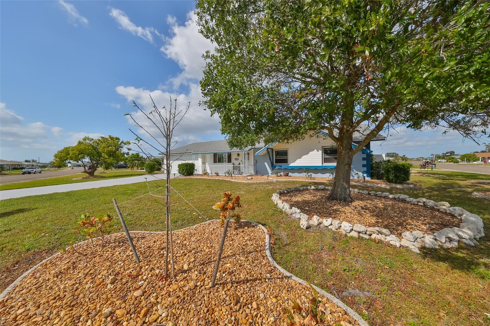 701 DESERT HILLS WAY