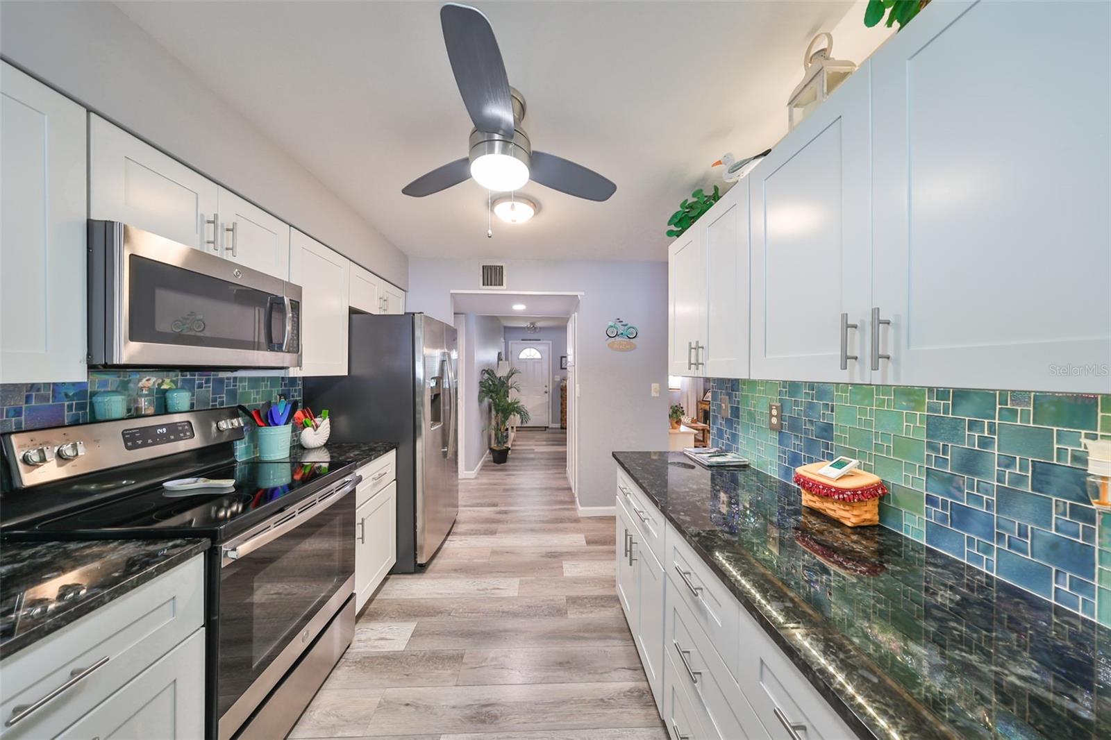 701 DESERT HILLS WAY