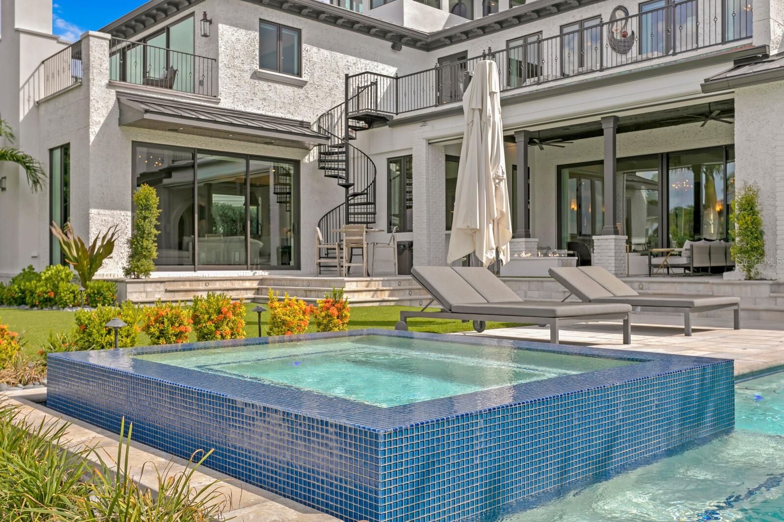 36 W SPANISH MAIN ST