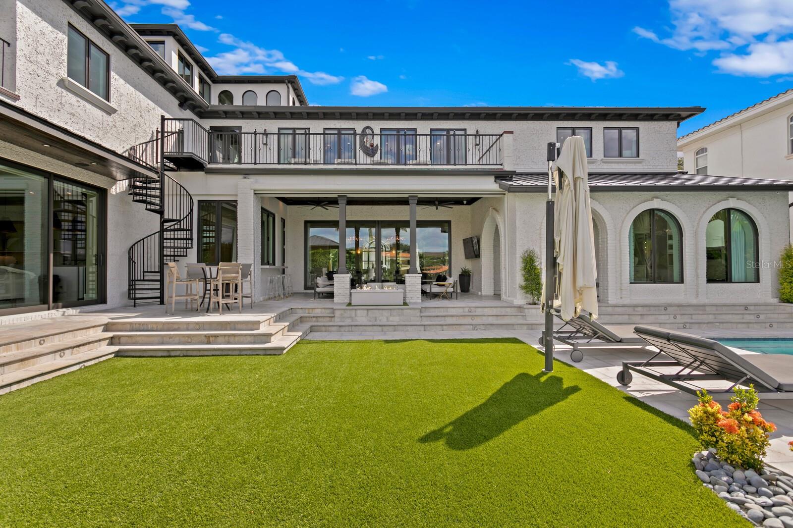 36 W SPANISH MAIN ST