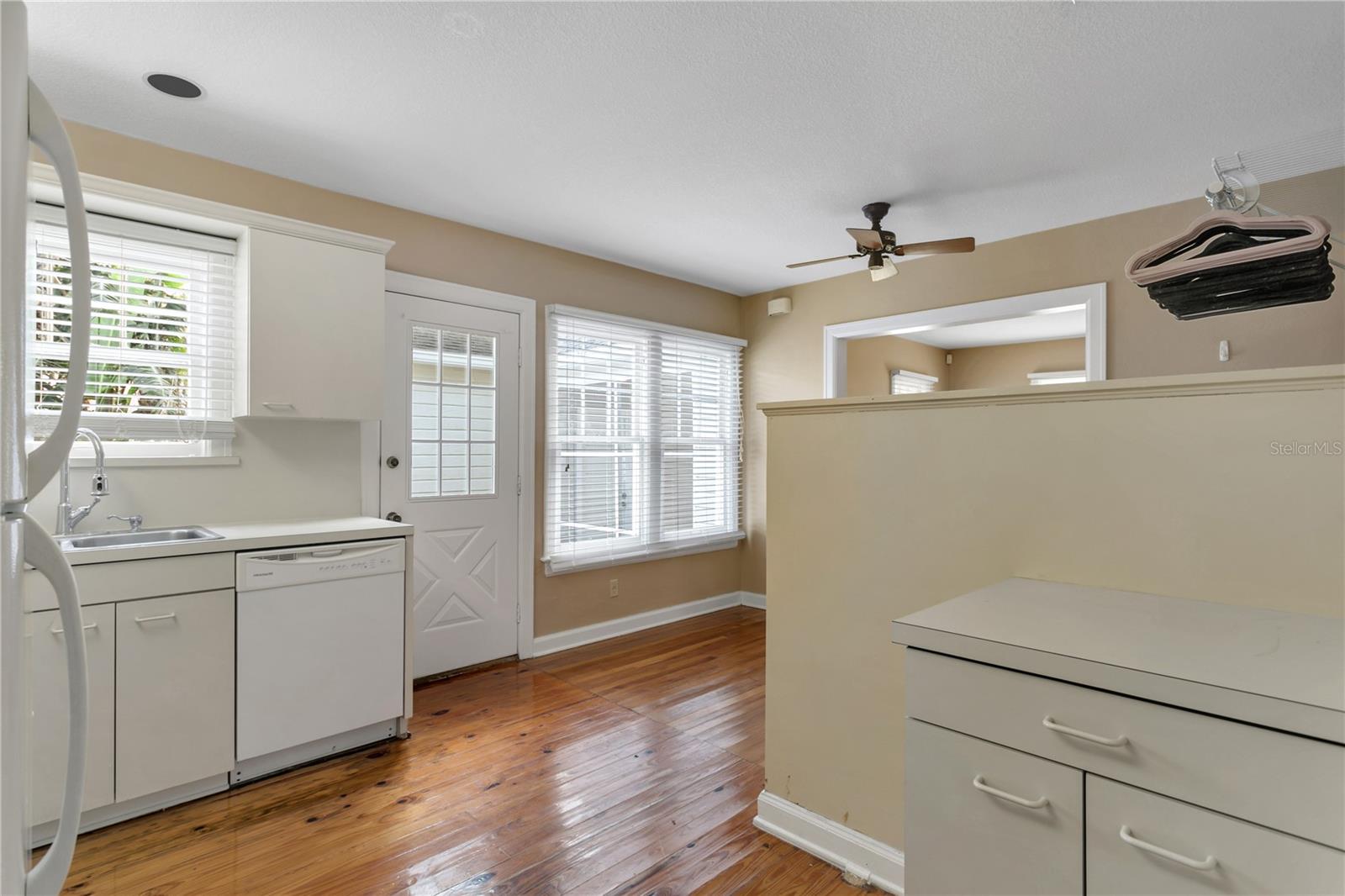 2918 W BAY VILLA AVE