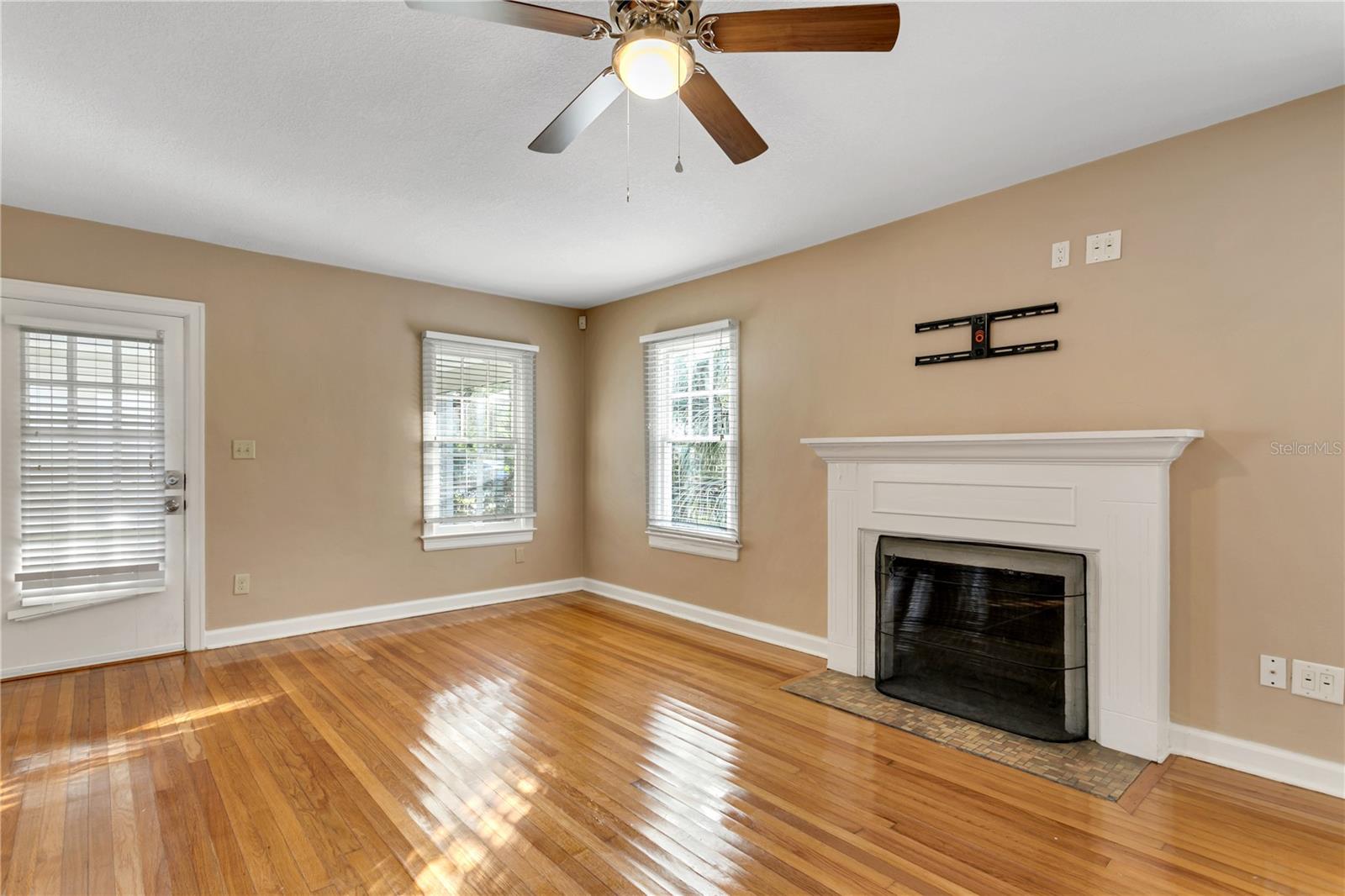 2918 W BAY VILLA AVE