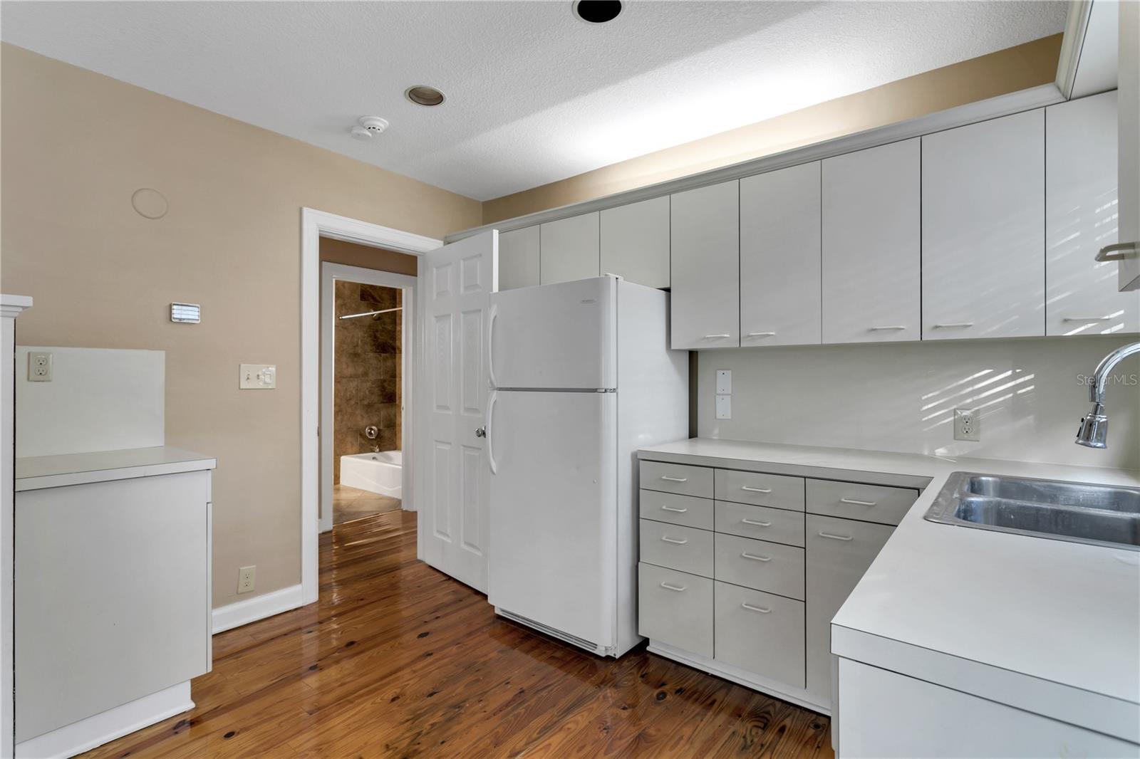 2918 W BAY VILLA AVE