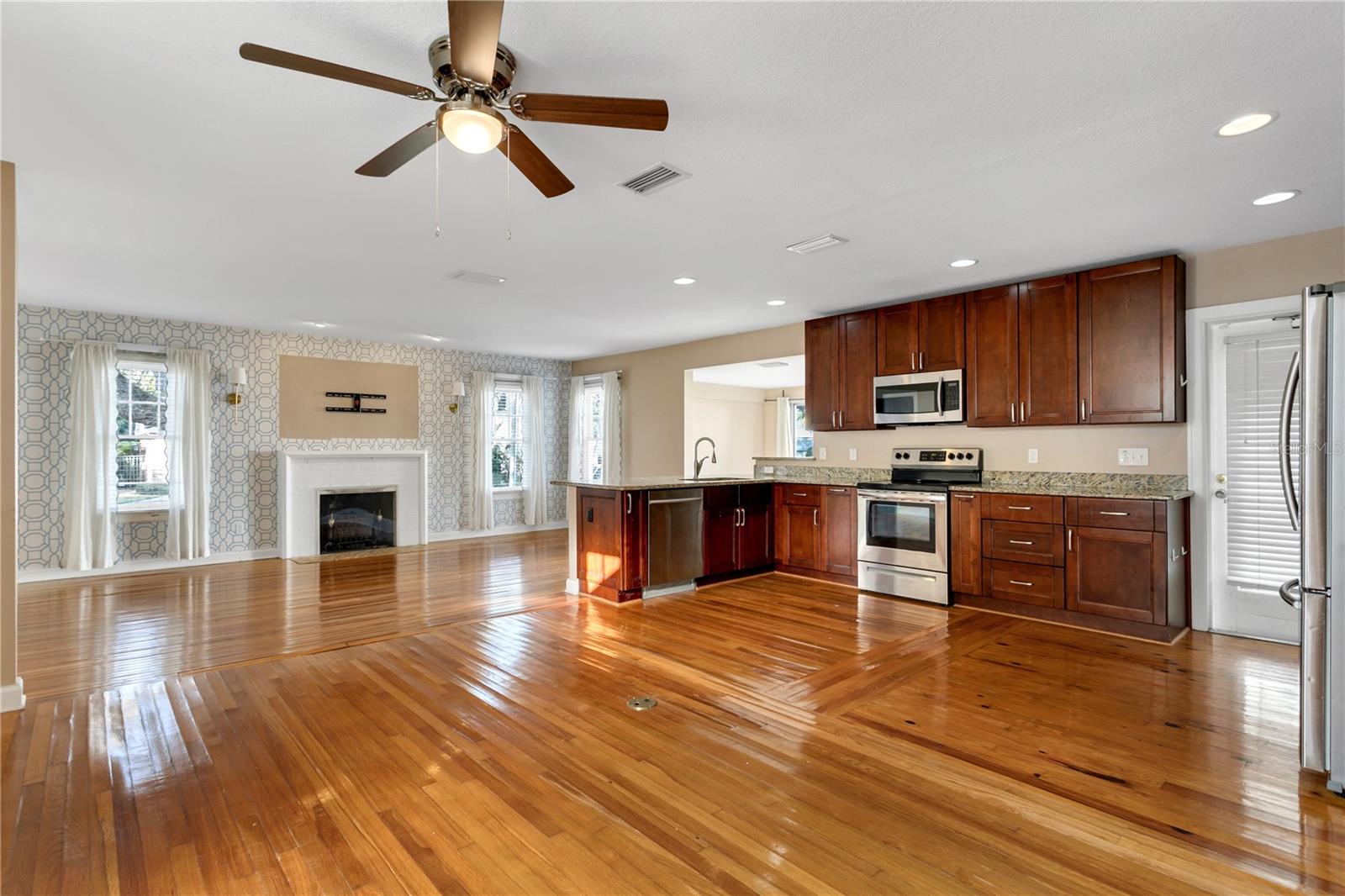 2918 W BAY VILLA AVE