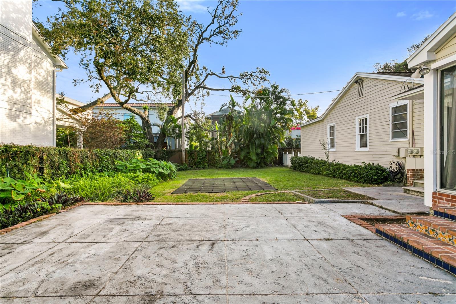 2918 W BAY VILLA AVE