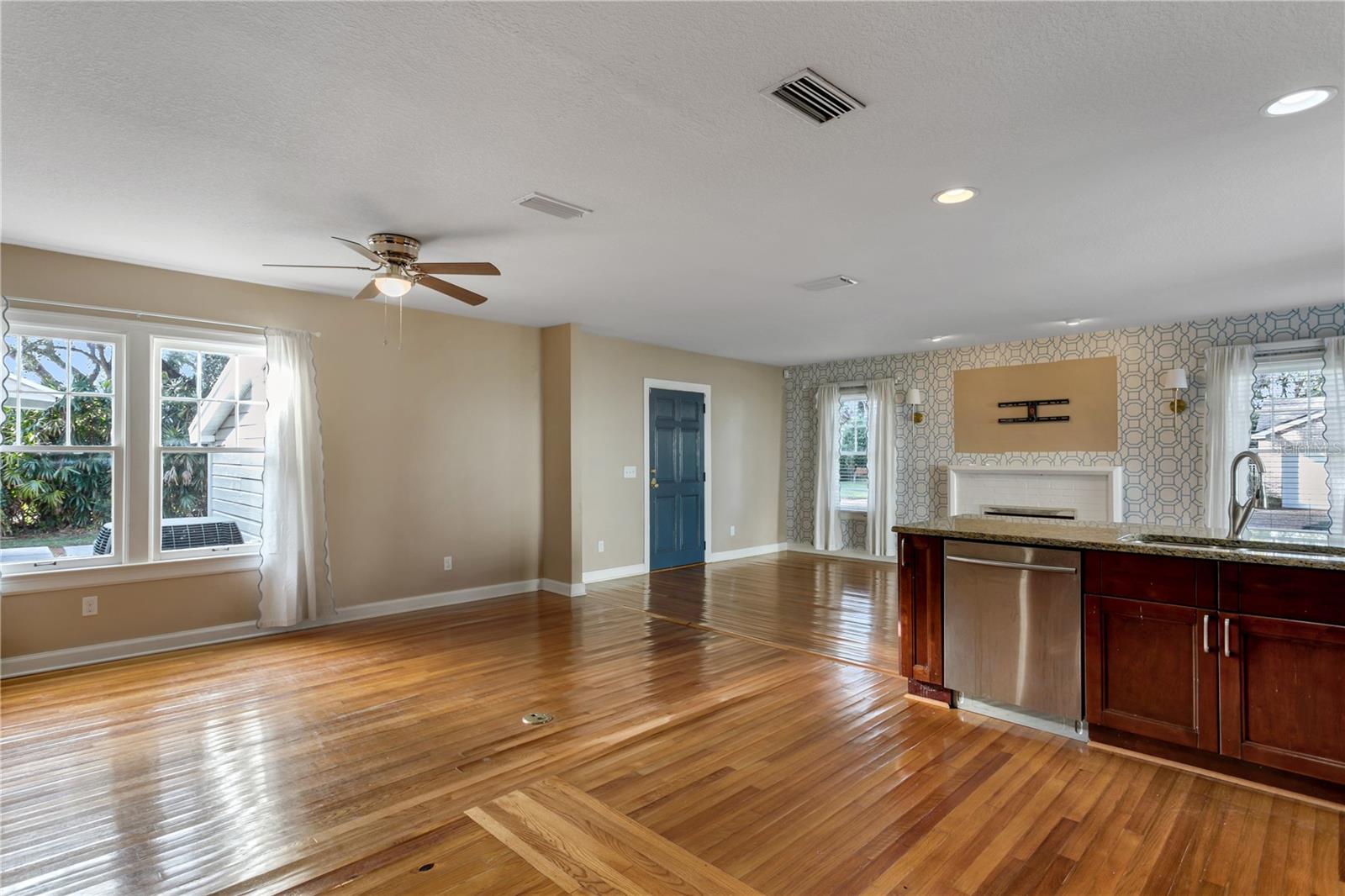 2918 W BAY VILLA AVE