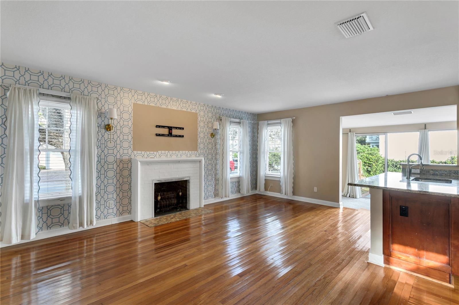 2918 W BAY VILLA AVE