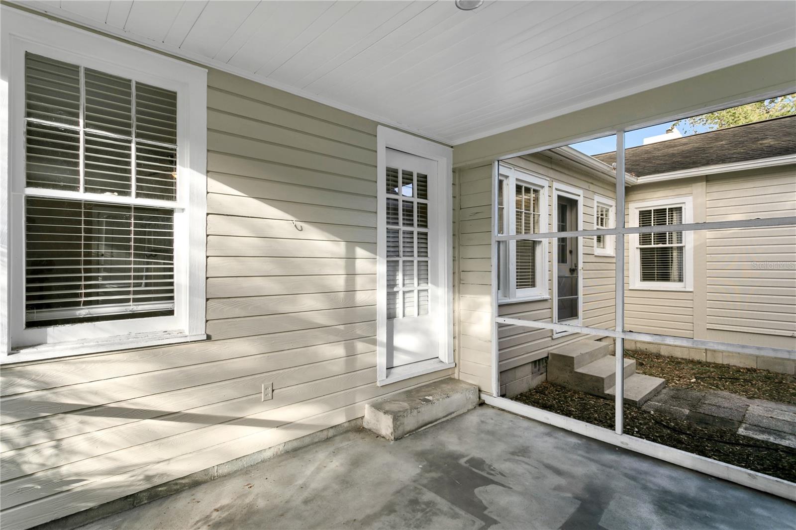 2918 W BAY VILLA AVE