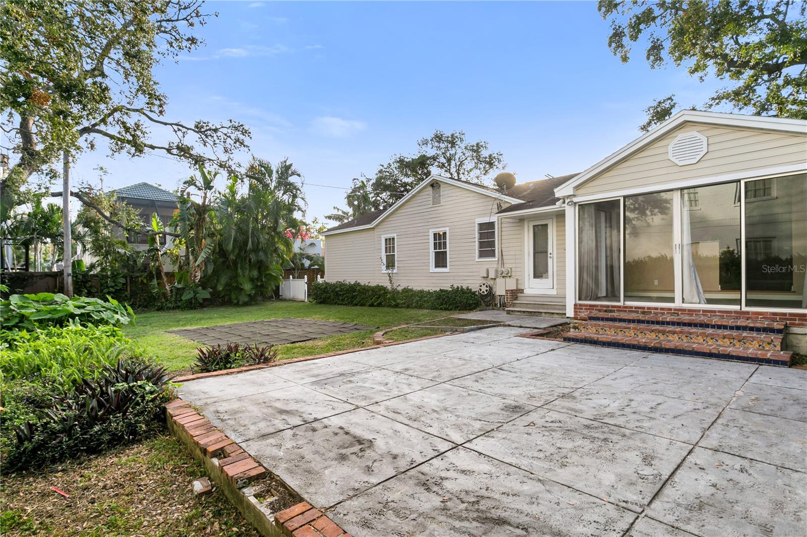 2918 W BAY VILLA AVE