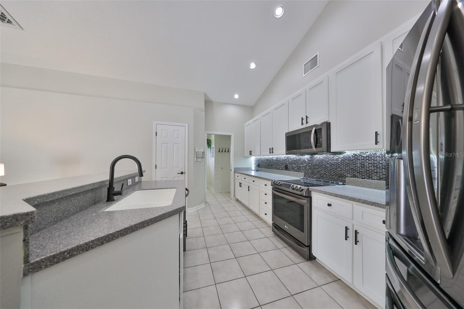 12021 RUNNING FOX CIR