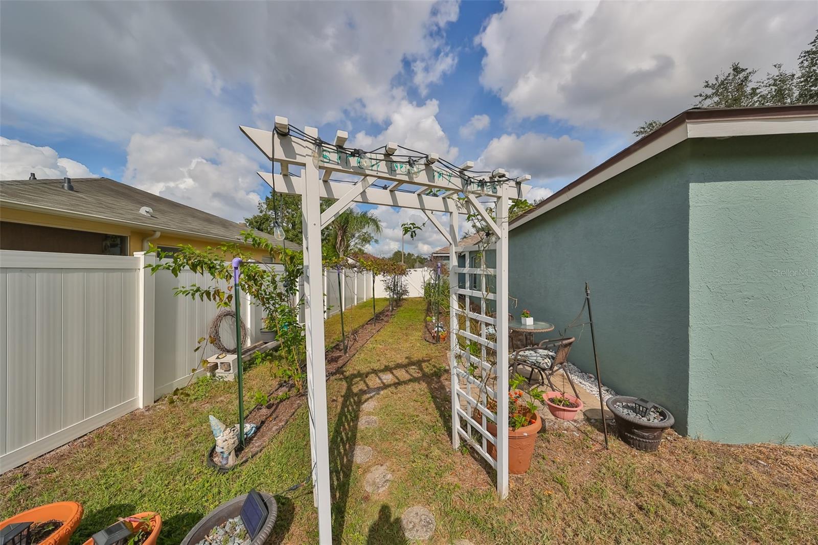 12021 RUNNING FOX CIR