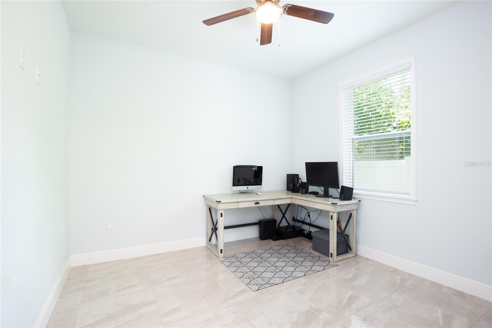 3307 W SAINT CONRAD ST