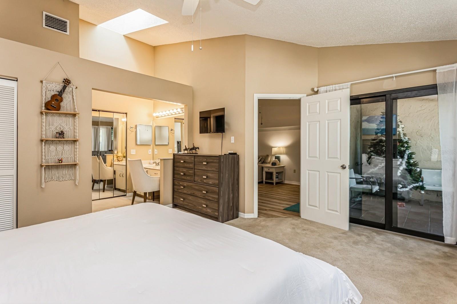 10494 SAINT TROPEZ PL #202