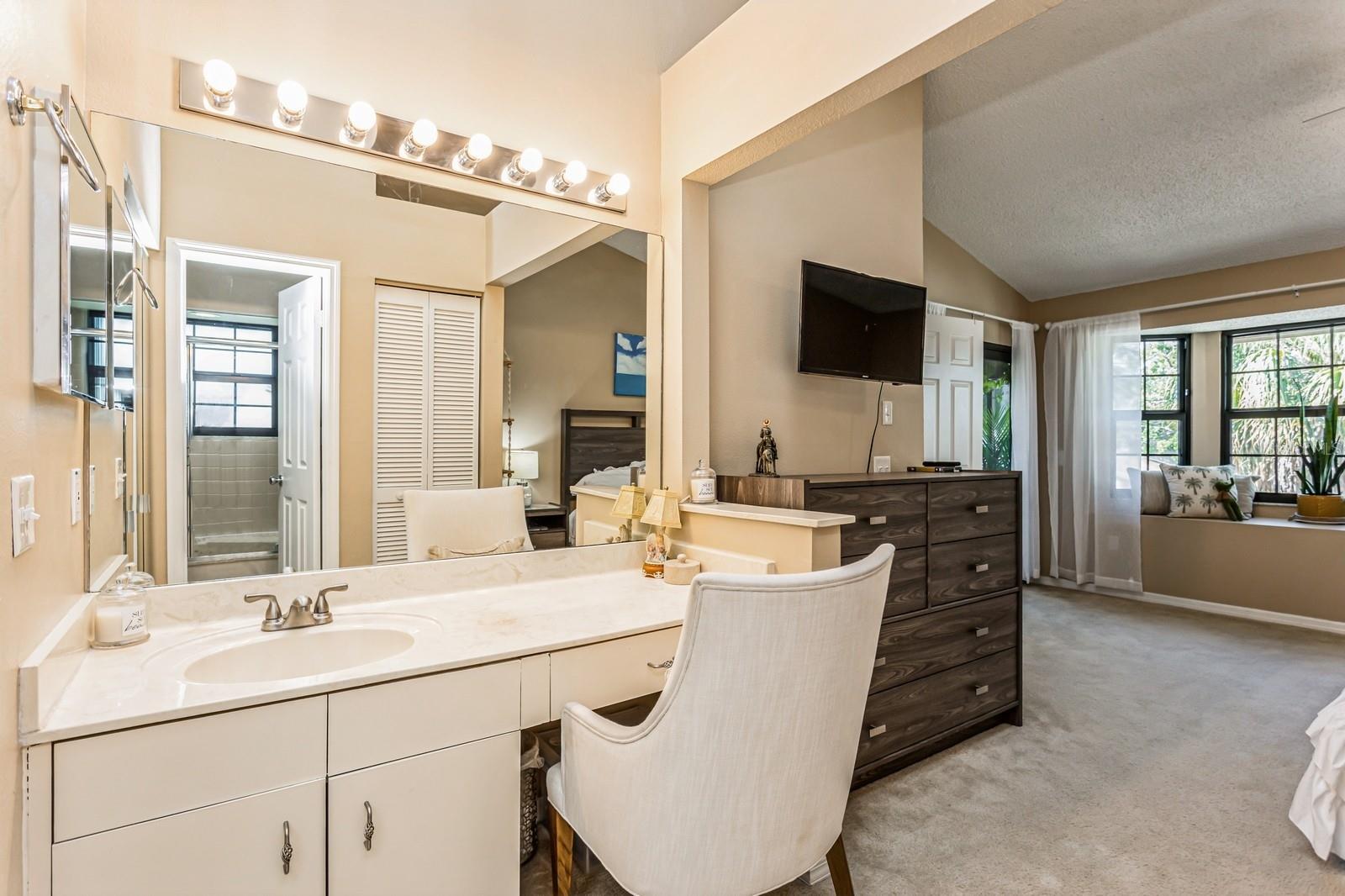 10494 SAINT TROPEZ PL #202