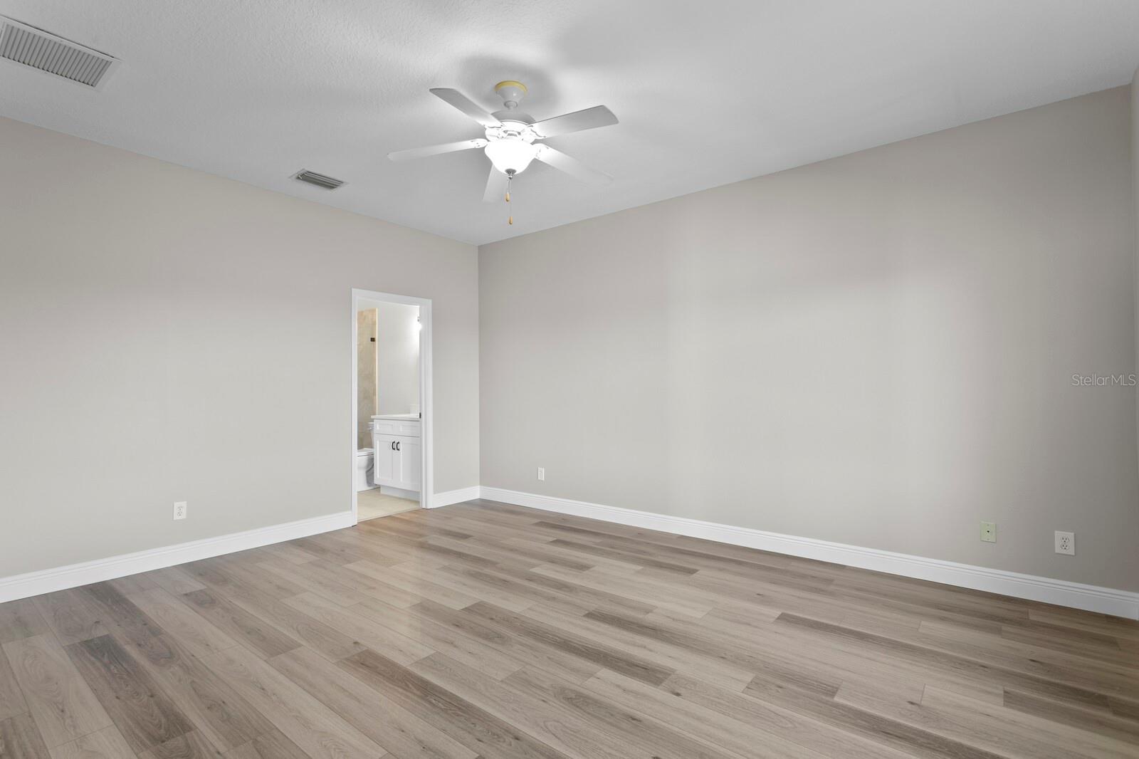 7512 SURREY PINES DR