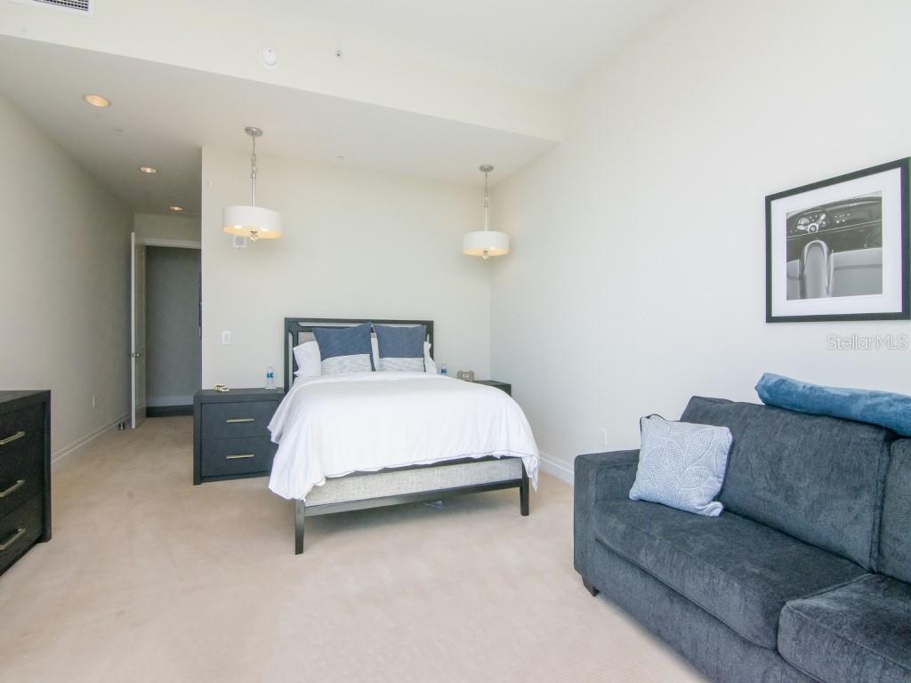 450 KNIGHTS RUN AVE #2102