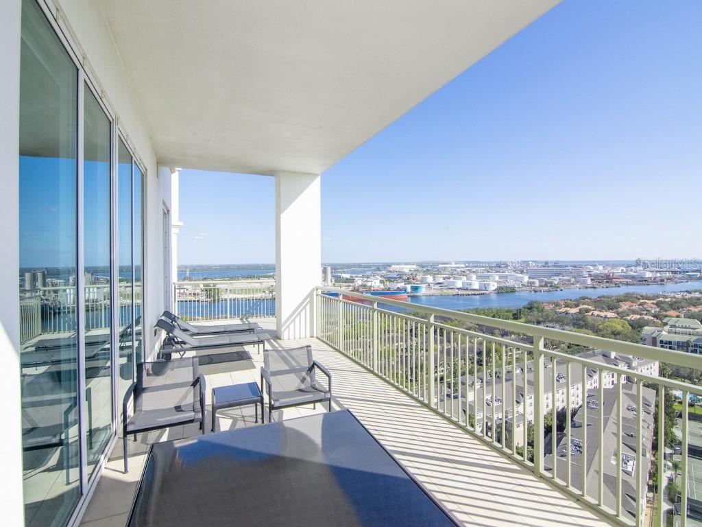 450 KNIGHTS RUN AVE #2102