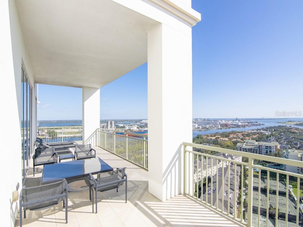 450 KNIGHTS RUN AVE #2102