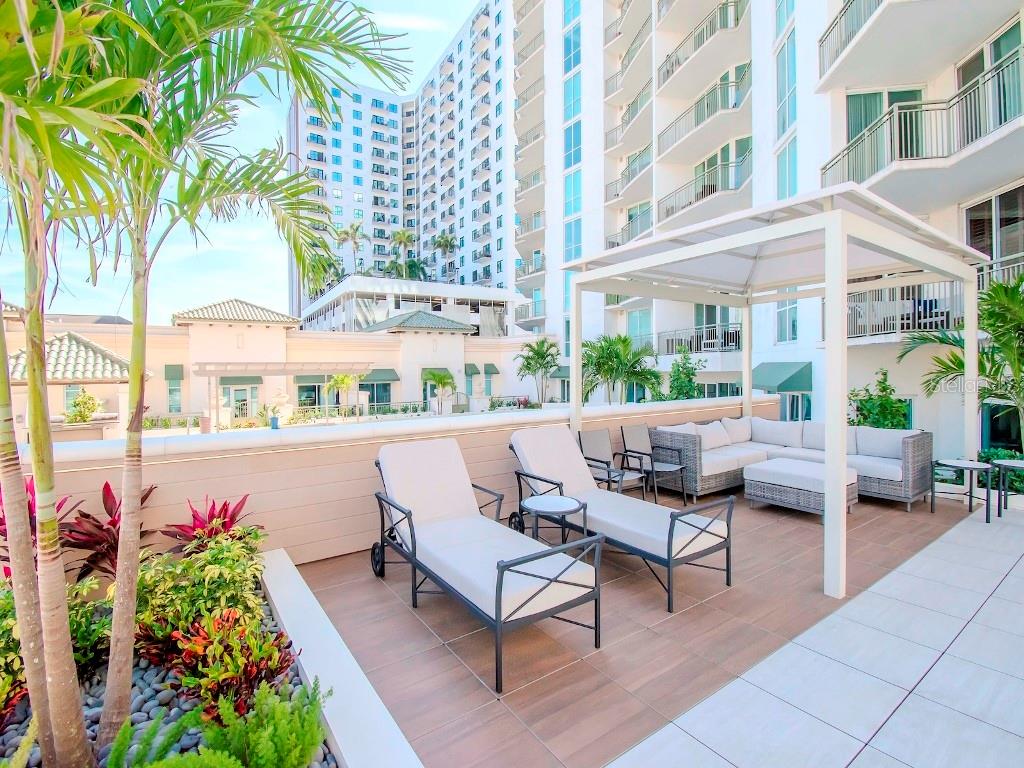 450 KNIGHTS RUN AVE #2102