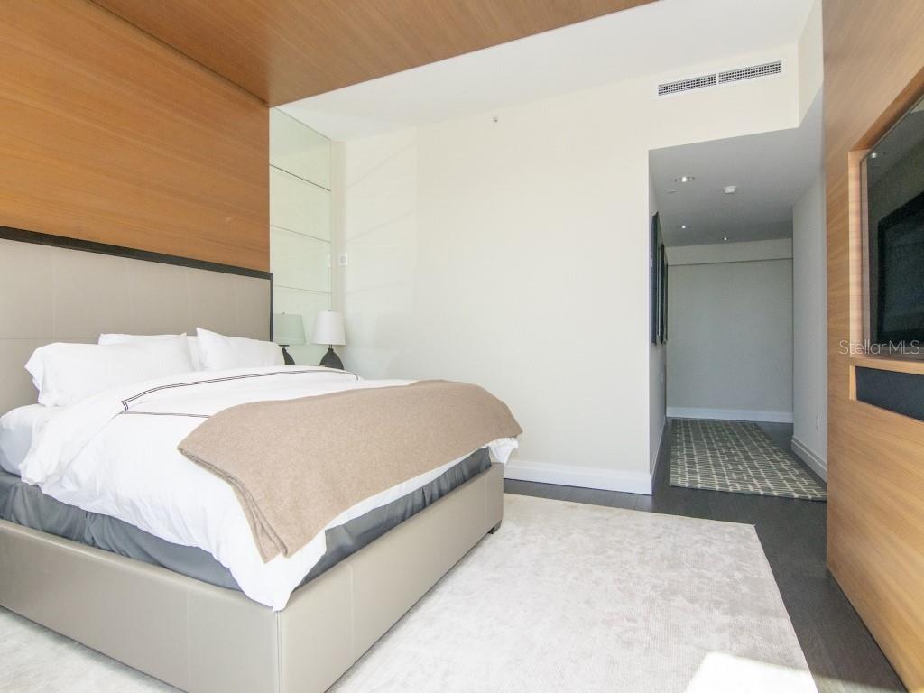 450 KNIGHTS RUN AVE #2102