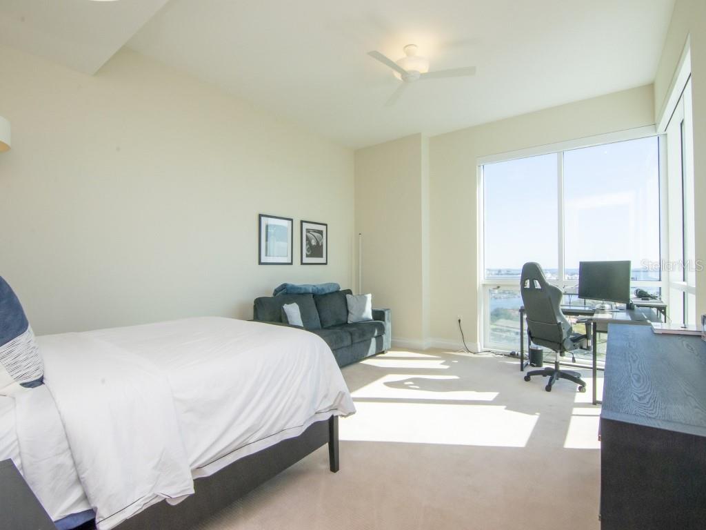 450 KNIGHTS RUN AVE #2102