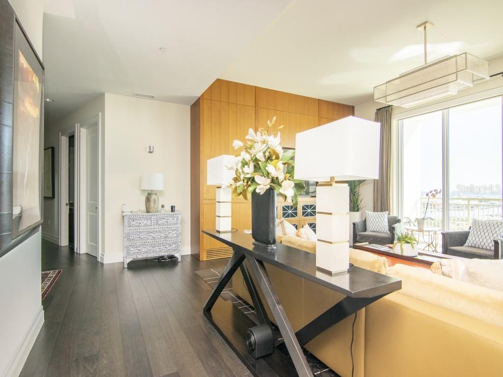 450 KNIGHTS RUN AVE #2102