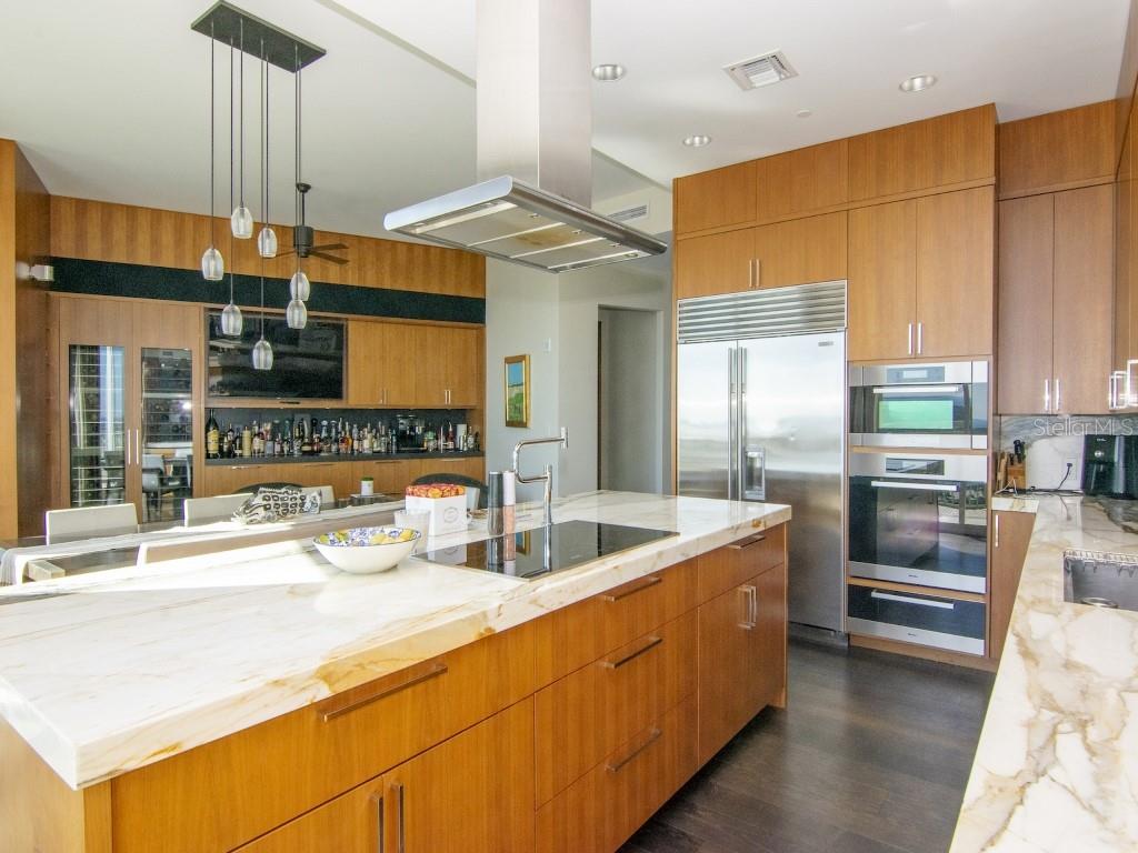 450 KNIGHTS RUN AVE #2102