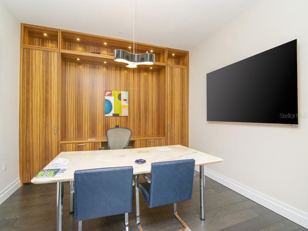 450 KNIGHTS RUN AVE #2102