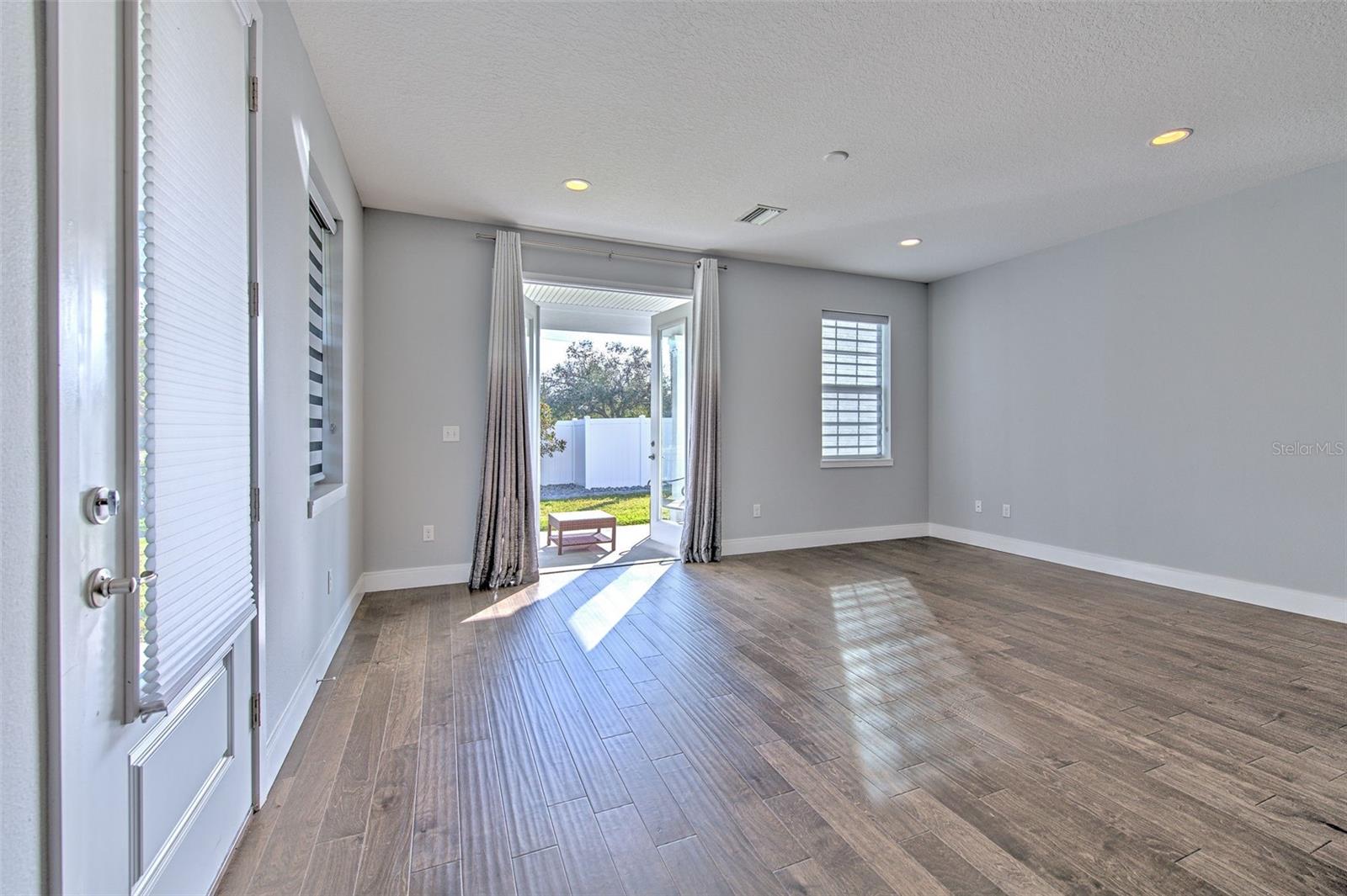 6621 S MANHATTAN AVE #1