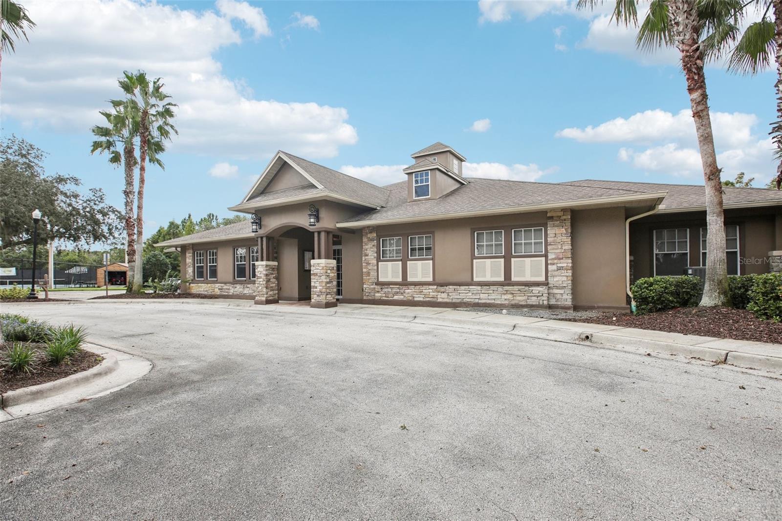 4735 ROLLING GREEN DR