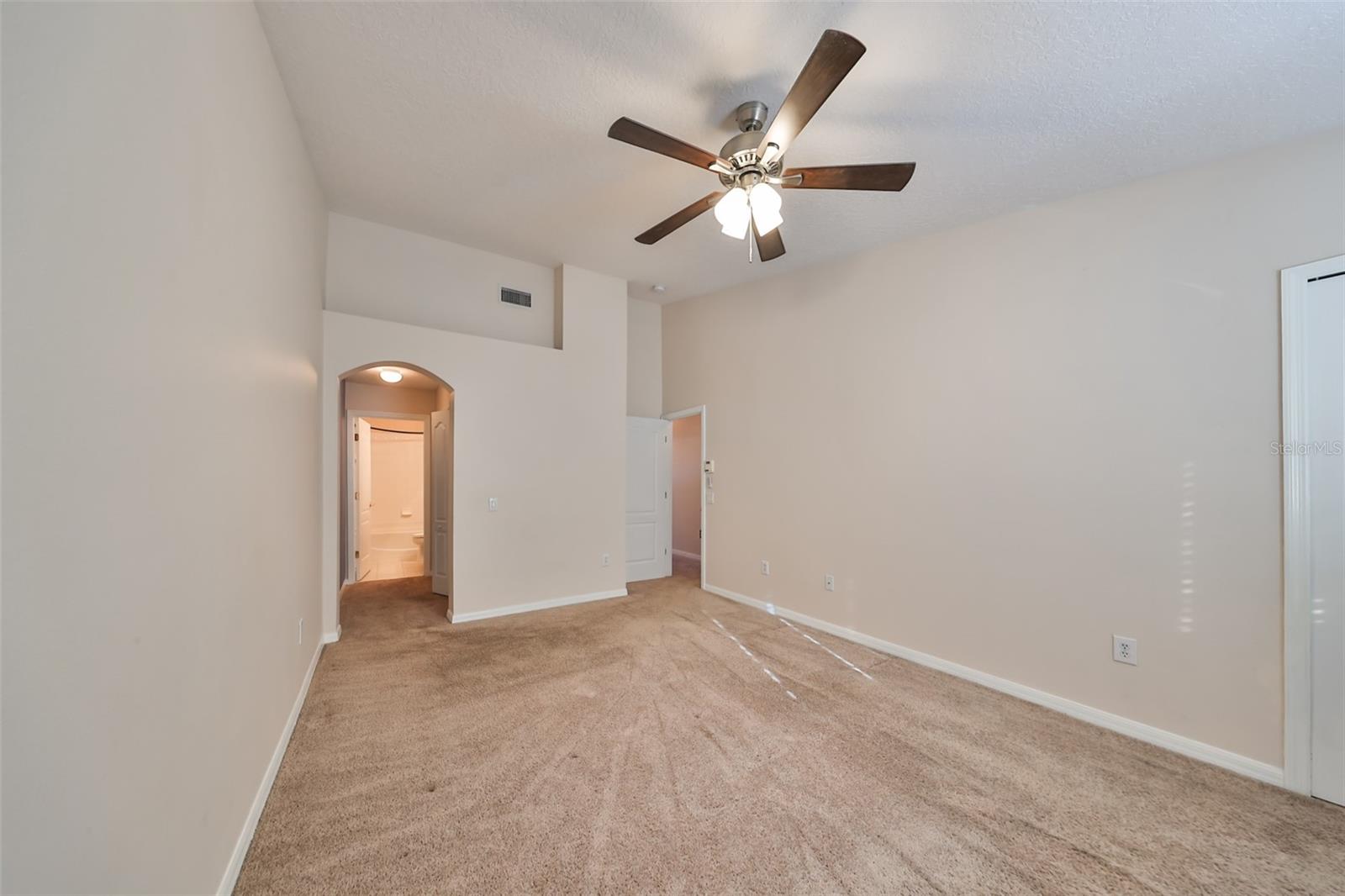 12829 KINGS CROSSING DR