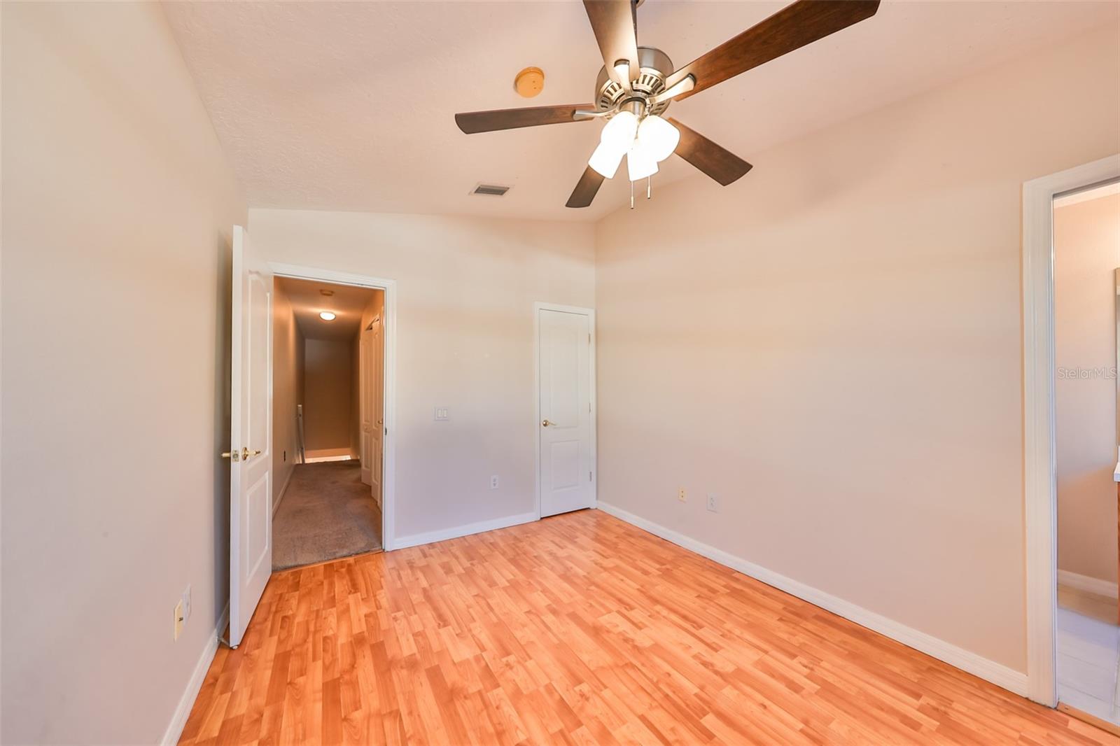 12829 KINGS CROSSING DR