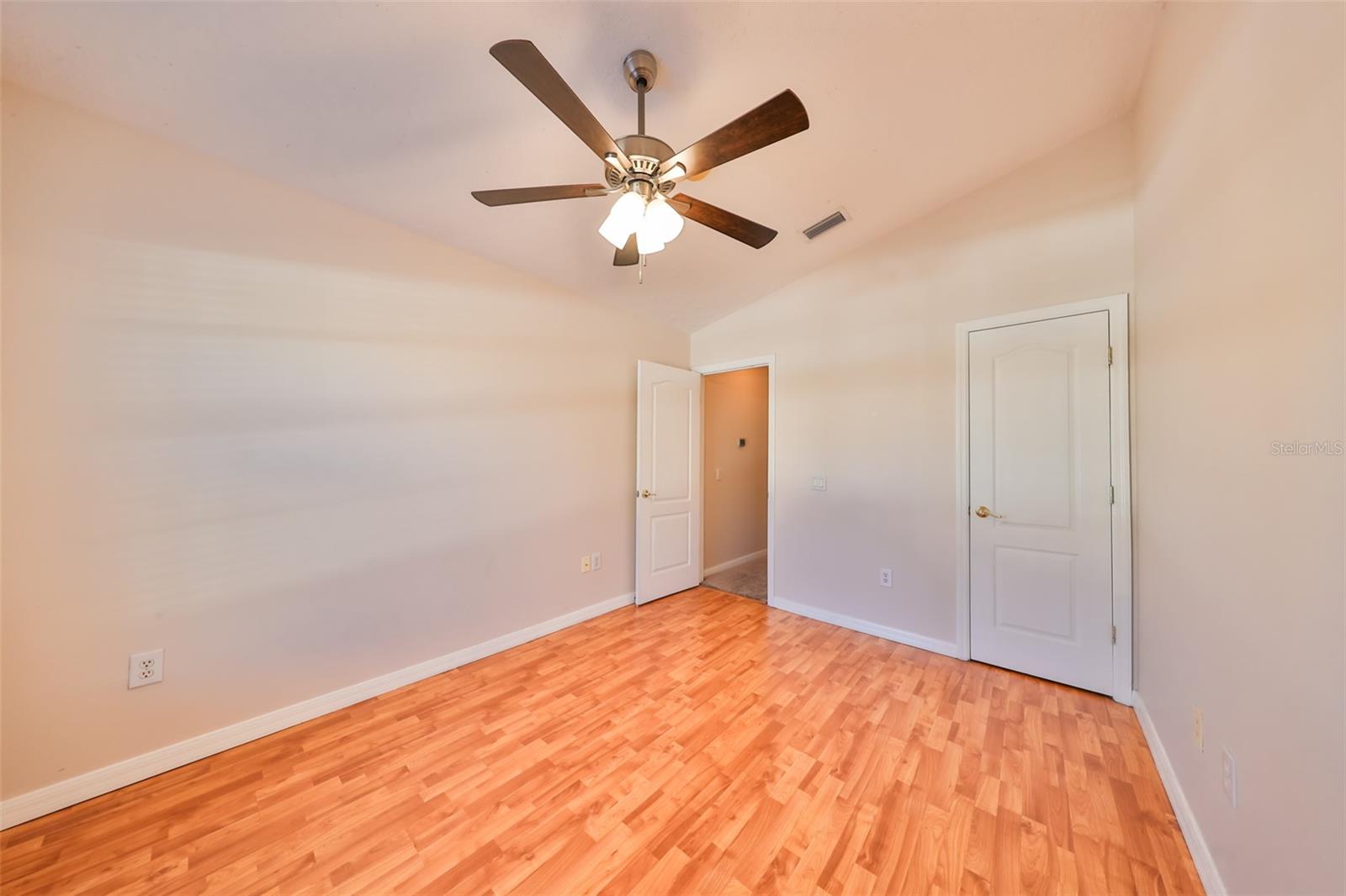 12829 KINGS CROSSING DR