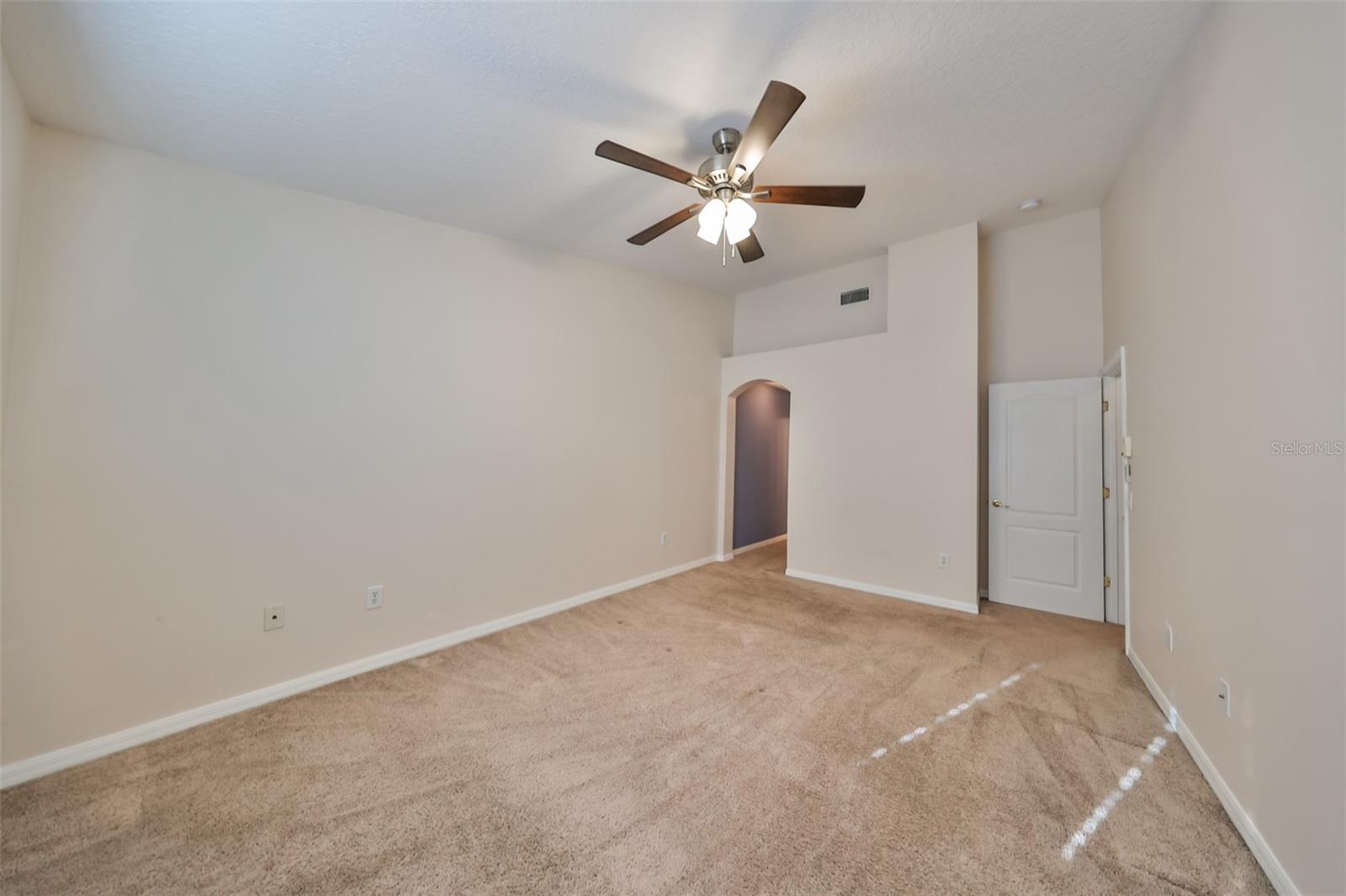 12829 KINGS CROSSING DR