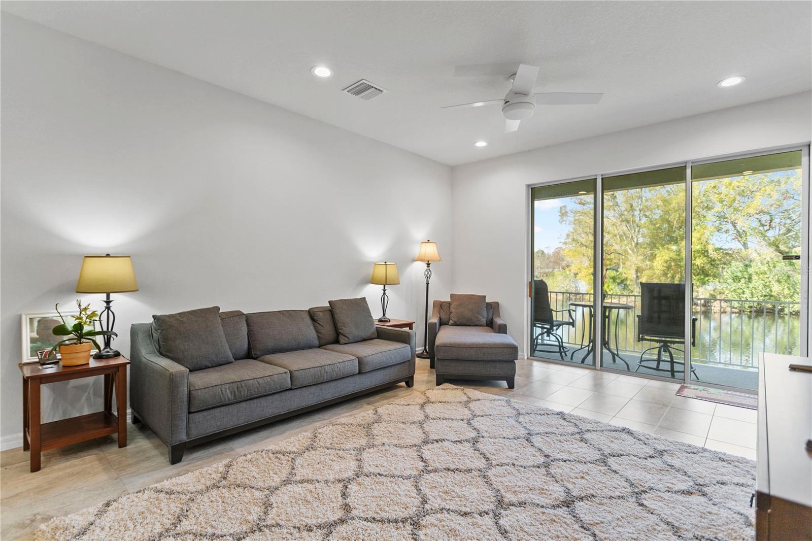 1940 LAKE RIDGE BLVD