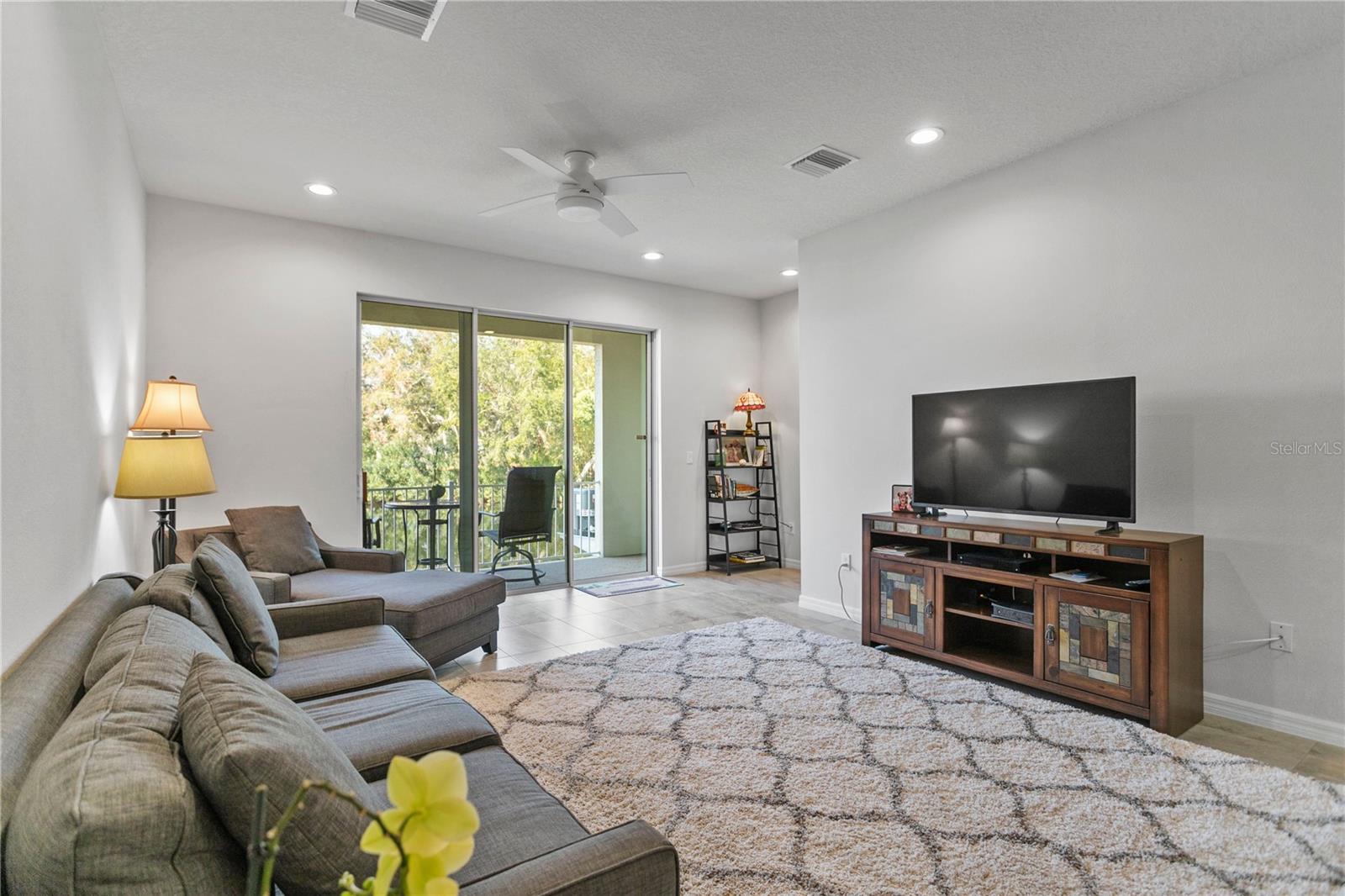 1940 LAKE RIDGE BLVD