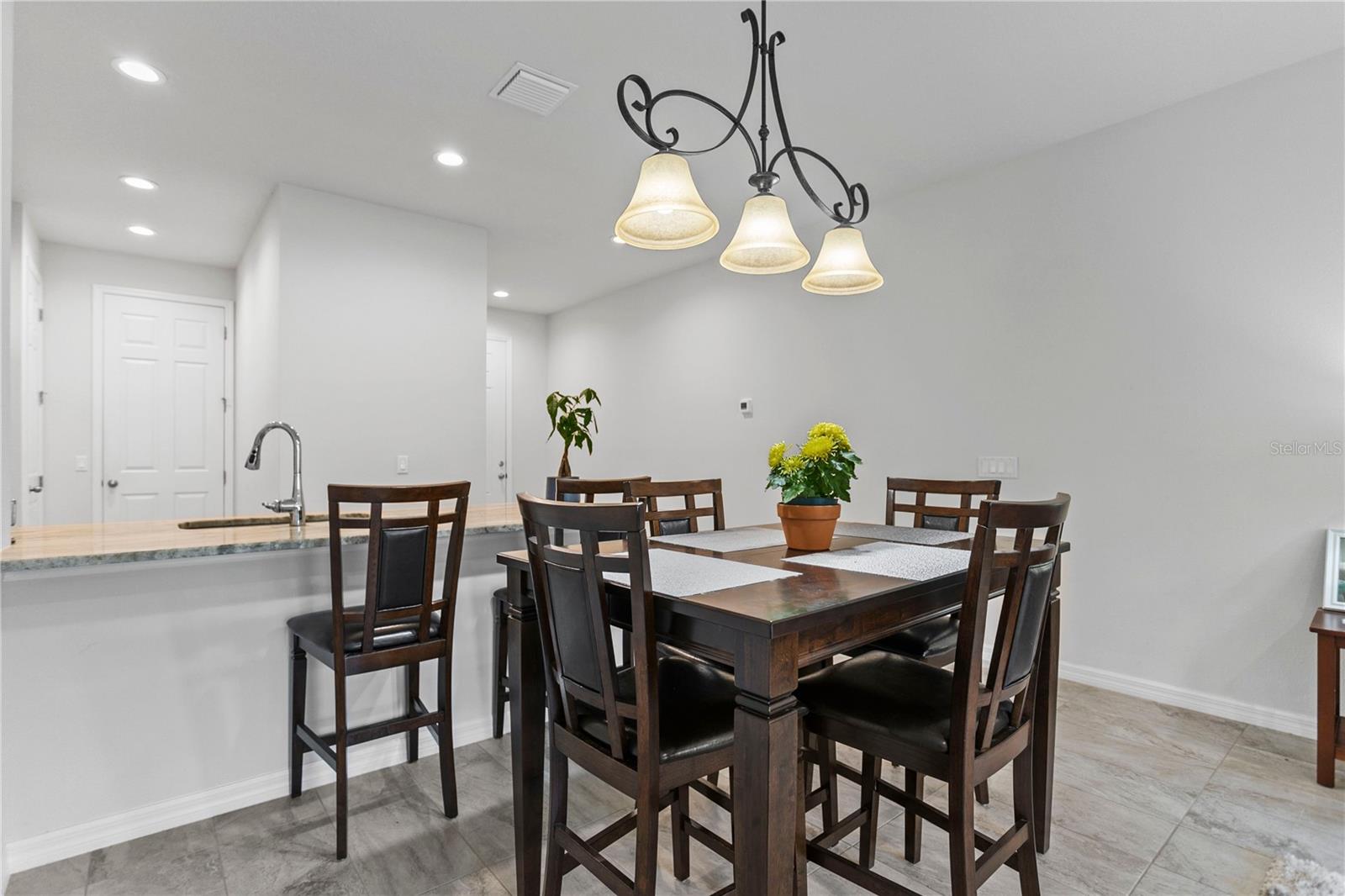 1940 LAKE RIDGE BLVD