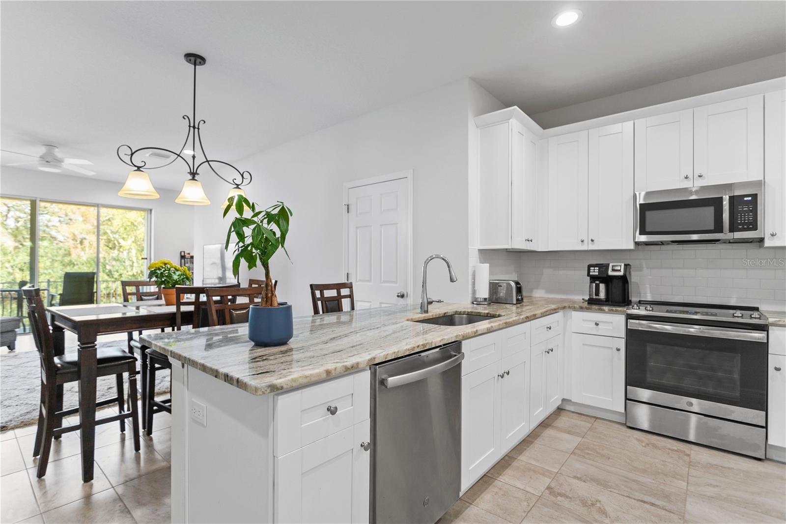 1940 LAKE RIDGE BLVD