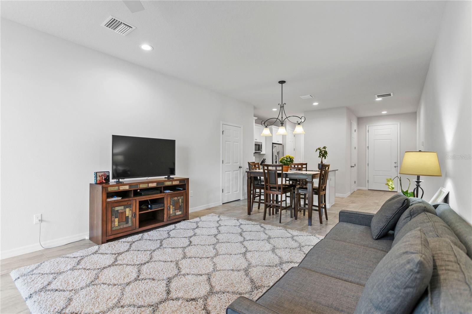 1940 LAKE RIDGE BLVD