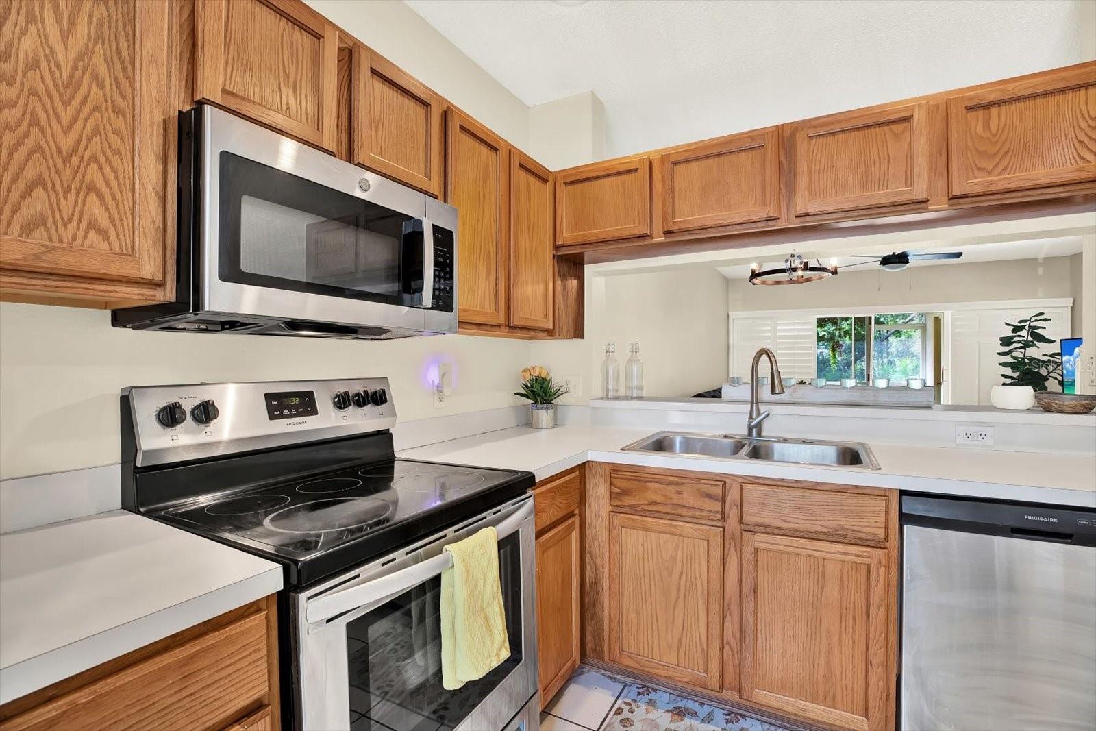 8541 HUNTERS KEY CIR