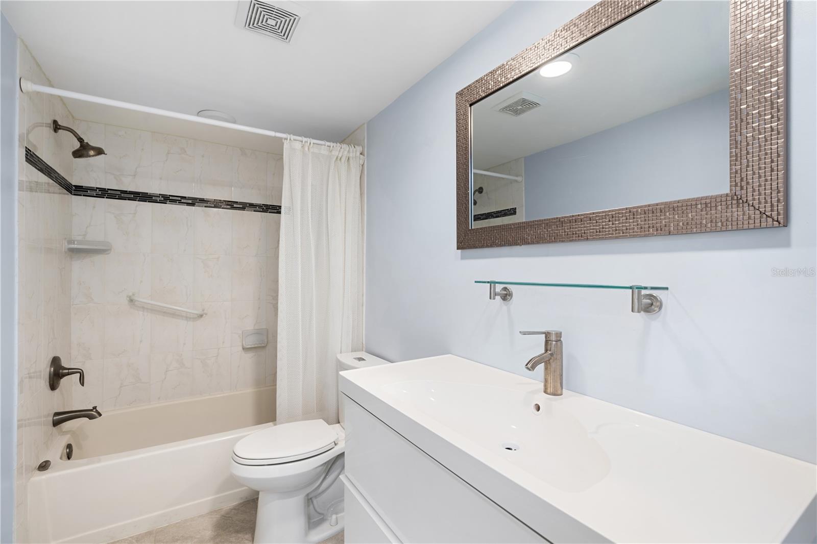 1200 N SHORE DR NE #109