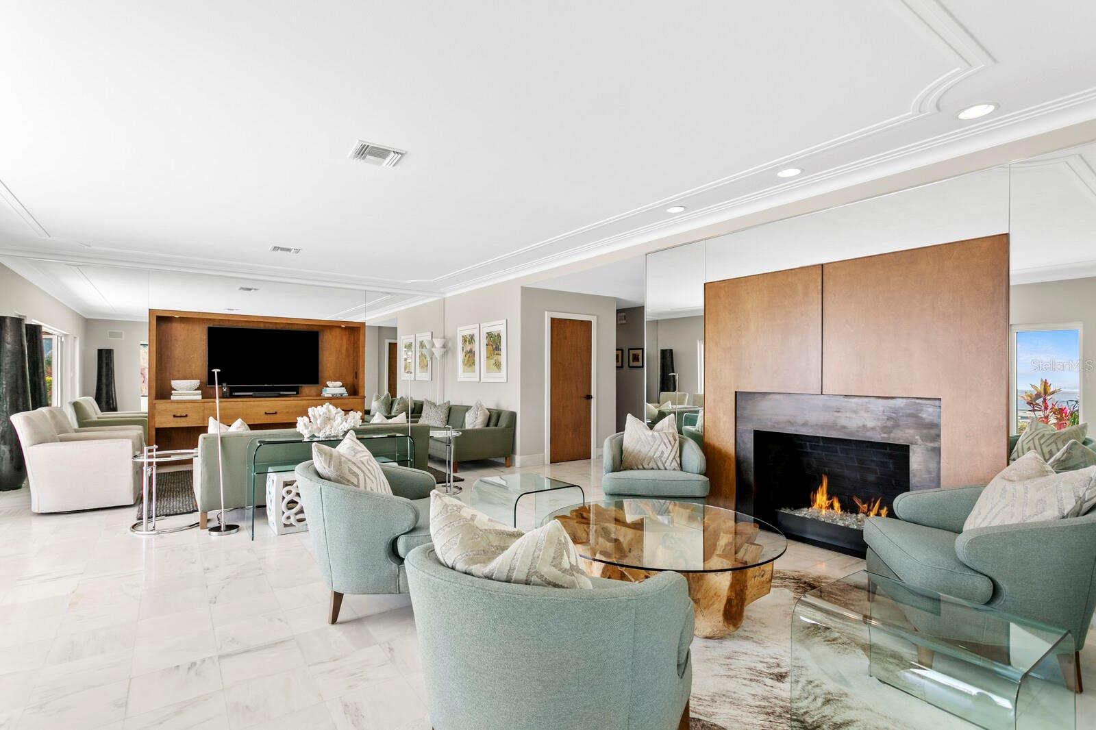 611 BRIGHTWATERS BLVD NE