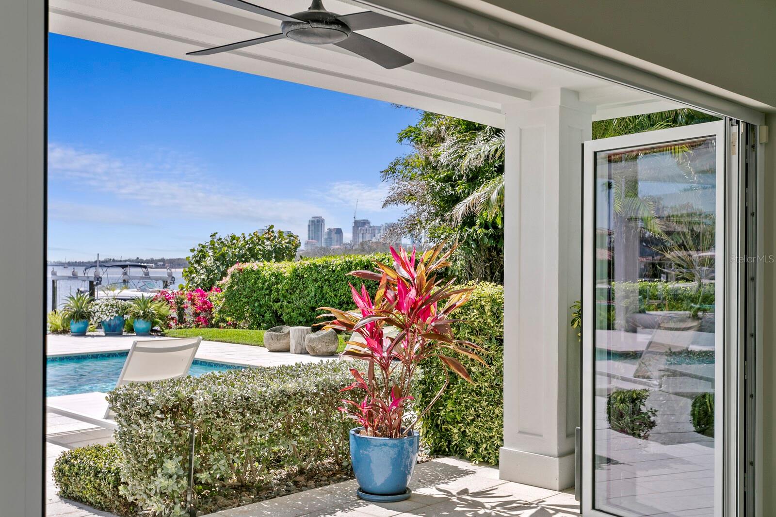 611 BRIGHTWATERS BLVD NE